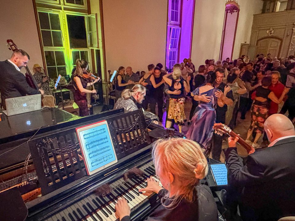 Schloss Kirchberg wird zum Tango-Nabel